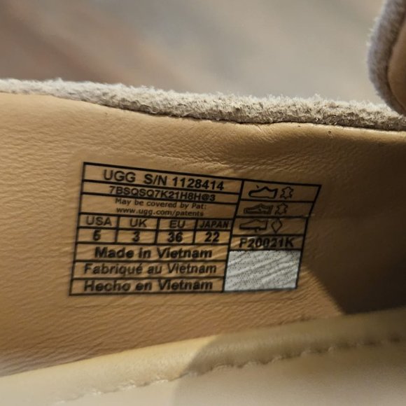 BRAND NEW UGG Suede Loafers - Picture 5 of 5